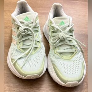 Adidas Questar Running Sneakers Shoes Women’s Size 8
